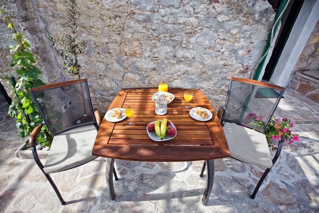 Paradise Stone Apartments Bol Dış mekan fotoğraf