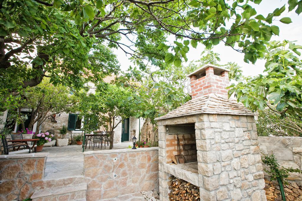 Paradise Stone Apartments Bol Dış mekan fotoğraf