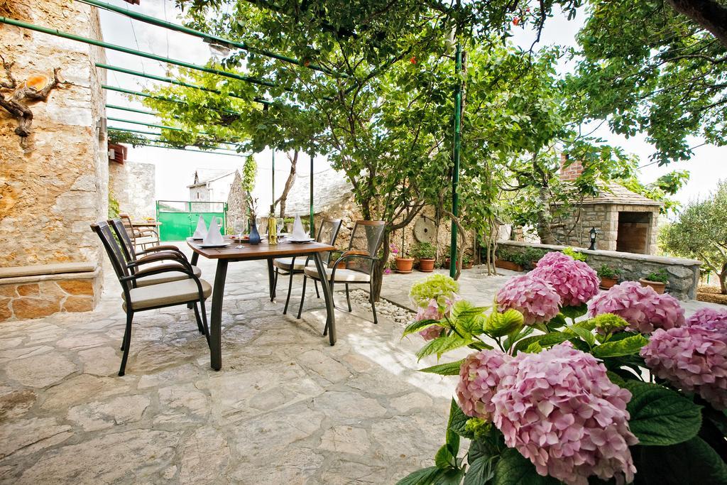 Paradise Stone Apartments Bol Dış mekan fotoğraf