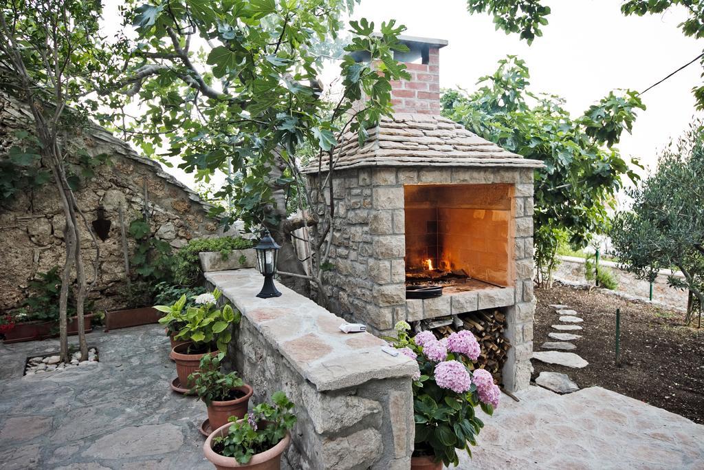 Paradise Stone Apartments Bol Dış mekan fotoğraf