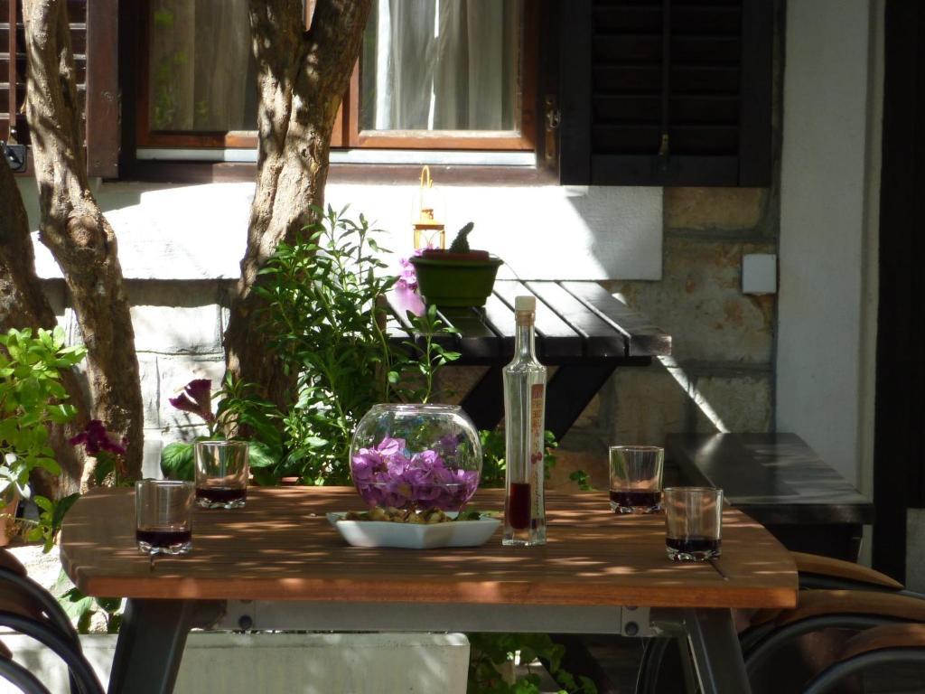 Paradise Stone Apartments Bol Dış mekan fotoğraf